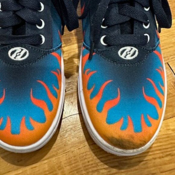 Youth Size 5 Heelys Flames Wheeled Shoes Sneakers - Picture 6 of 6